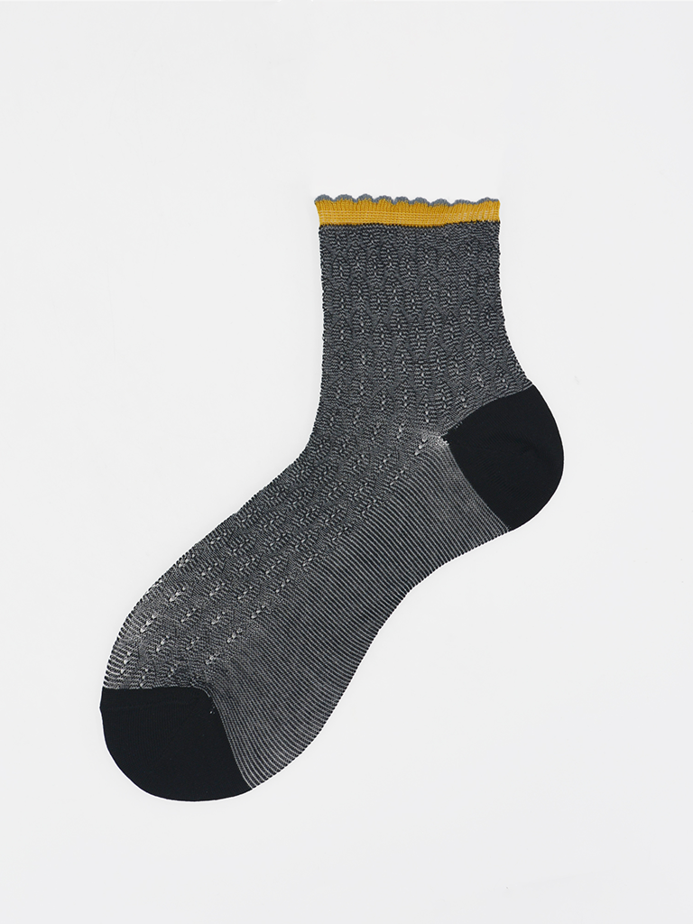 Black Anemone Short Socks - Roztayger