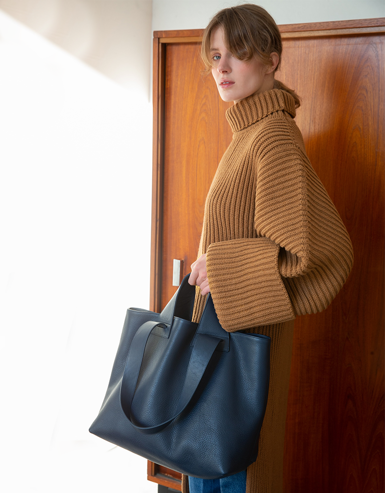 Navy Plein Tote - Roztayger