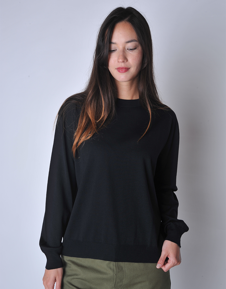 Black Muscat Crew Neck - Roztayger