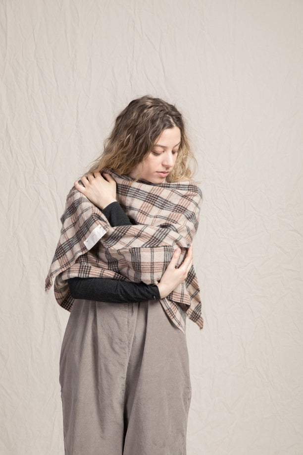 Album de Famiglia | Tartan Triangle Scarf – Roztayger