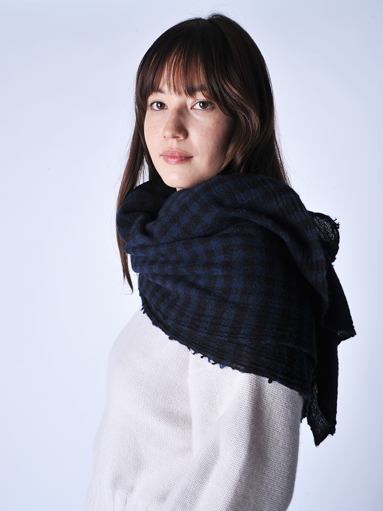 Black and Blue Check Cashmere Stole - Roztayger