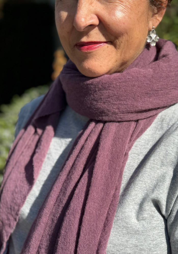 
                  
                    Purple Mauve Diamond Classic Knit Cashmere Scarf - Roztayger
                  
                