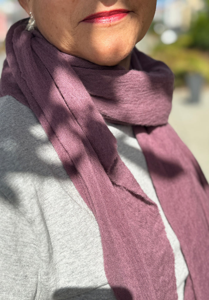 
                  
                    Purple Mauve Diamond Classic Knit Cashmere Scarf - Roztayger
                  
                