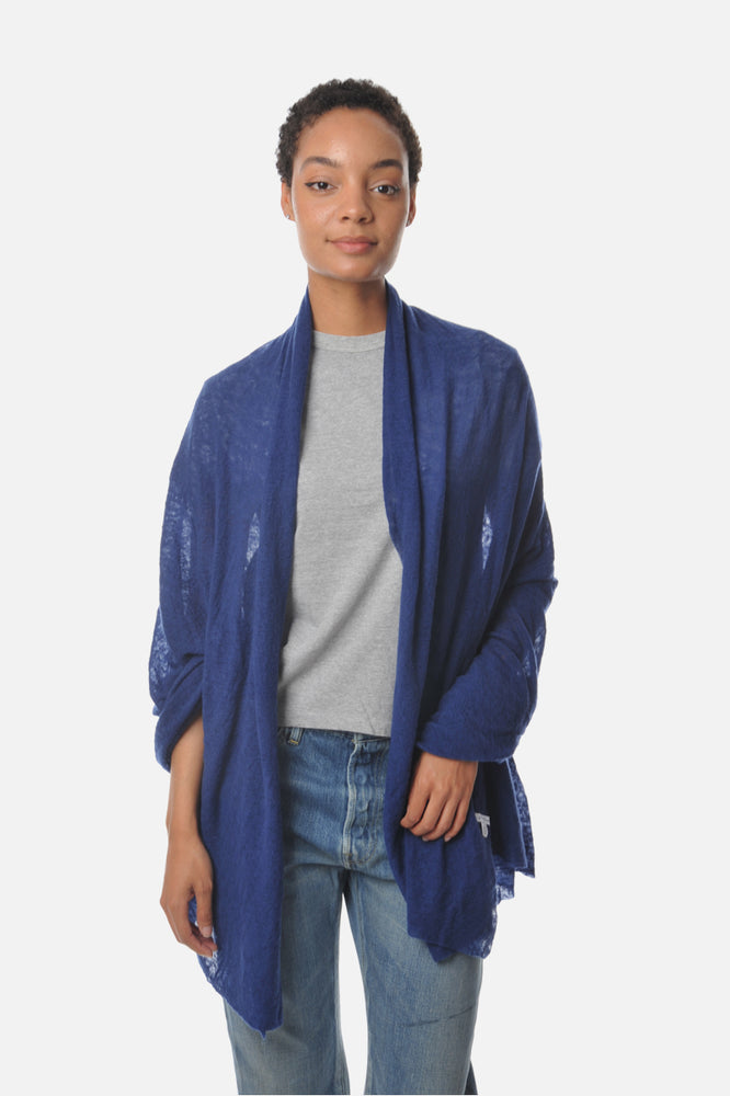 
                  
                    Navy classic knit cashmere stole - Roztayger
                  
                