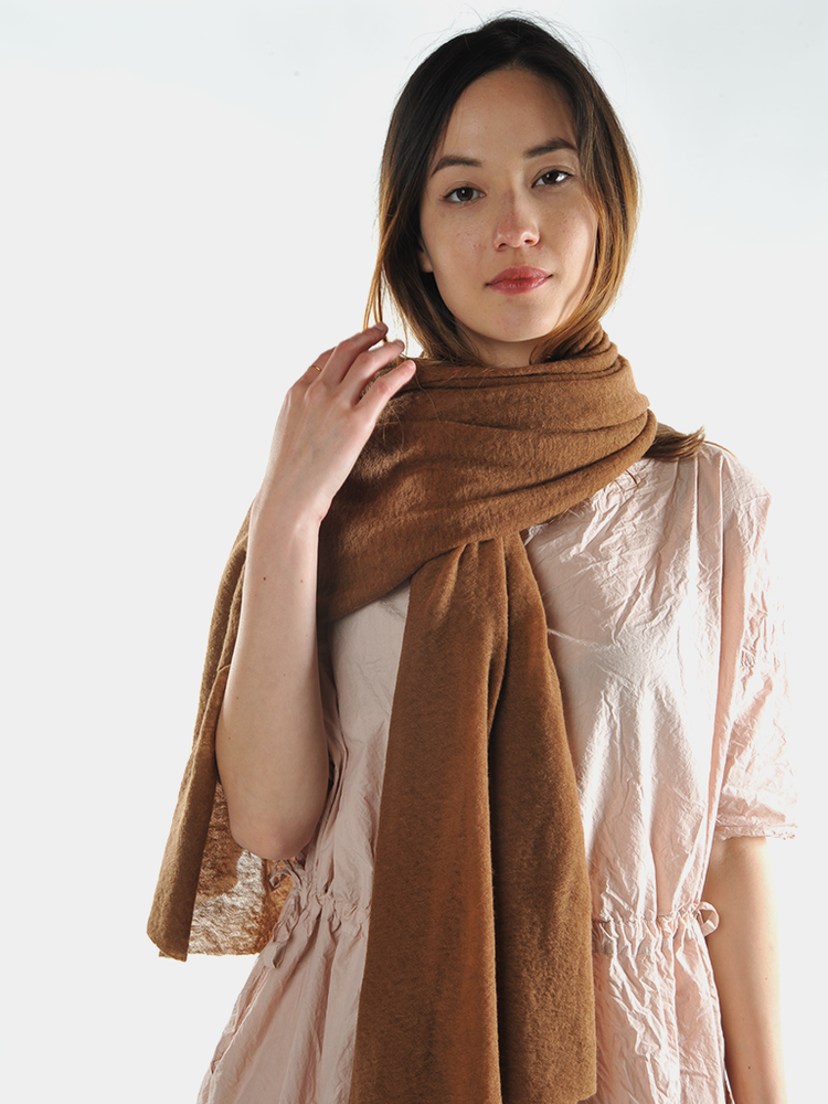 
                  
                    Tobacco classic knit cashmere stole - Roztayger
                  
                