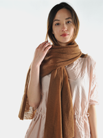 Tobacco classic knit cashmere stole - Roztayger