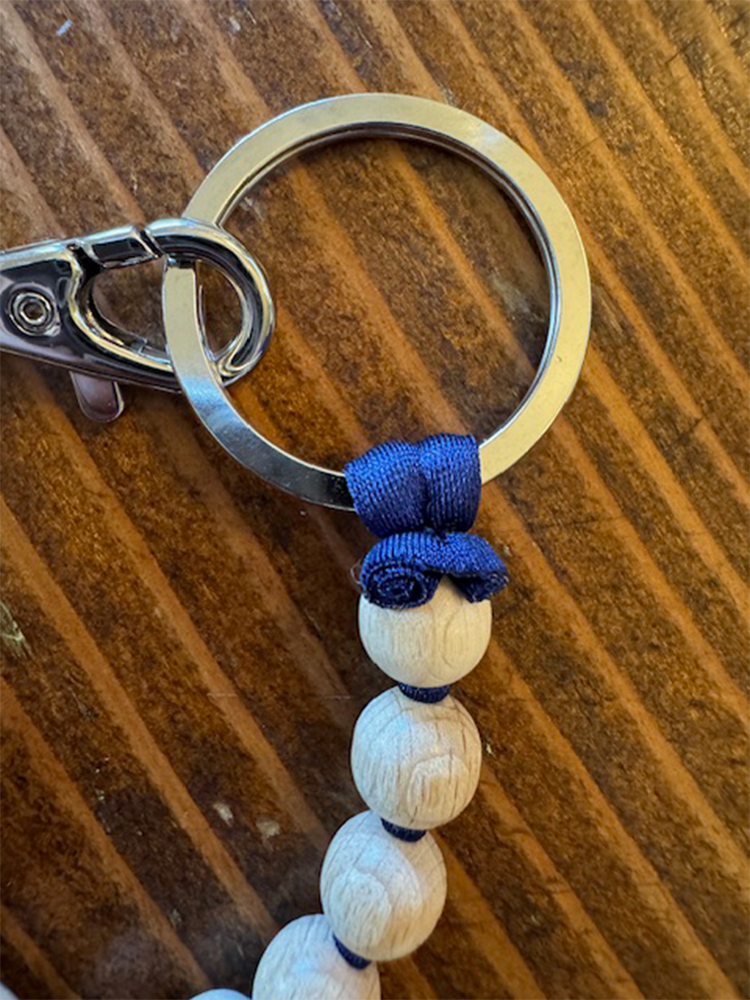 
                  
                    Natural and dark blue Short Perlen Keychain - Roztayger
                  
                