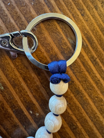 Natural and dark blue Short Perlen Keychain - Roztayger