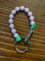 Pastel Rose and Neon Green Short Perlen Keychain