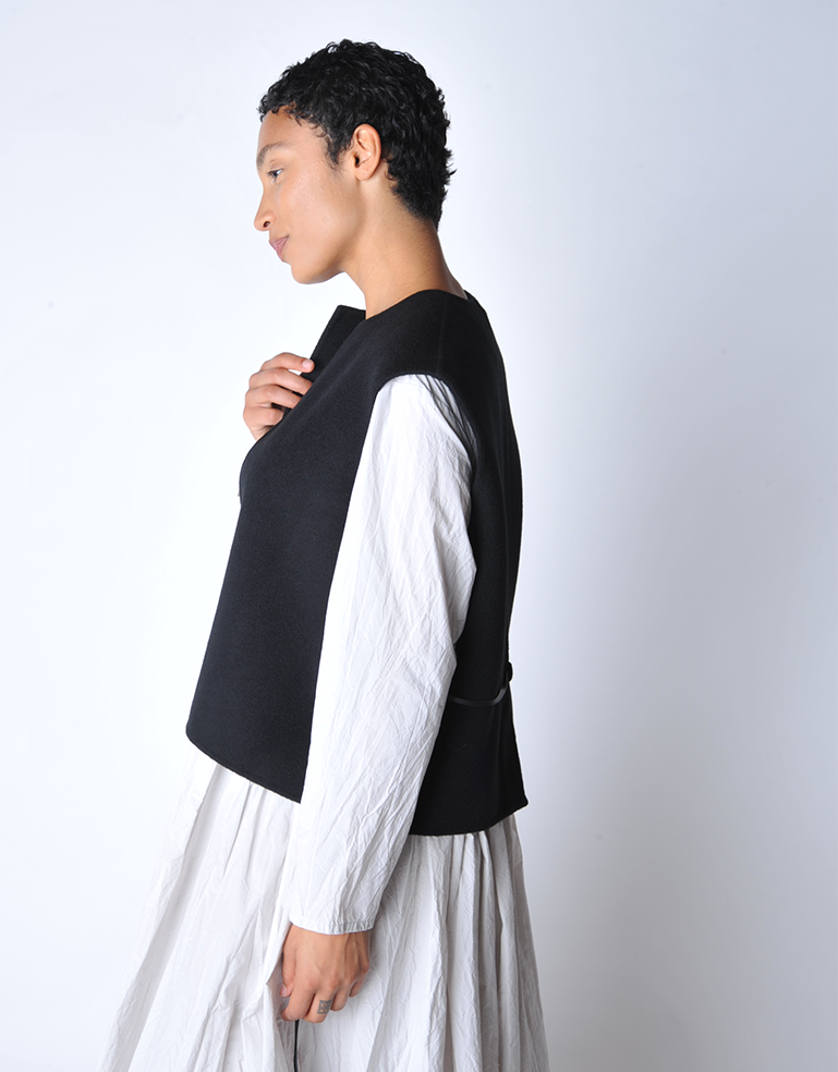 
                  
                    Black Cashmere Jokash Vest - Roztayger
                  
                