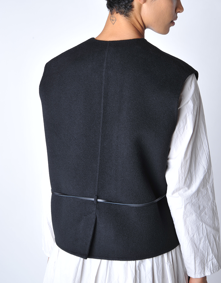 
                  
                    Black Cashmere Jokash Vest - Roztayger
                  
                