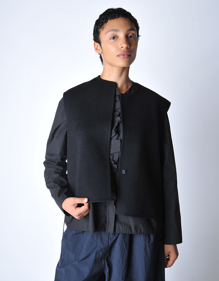 
                  
                    Black Cashmere Jokash Vest - Roztayger
                  
                