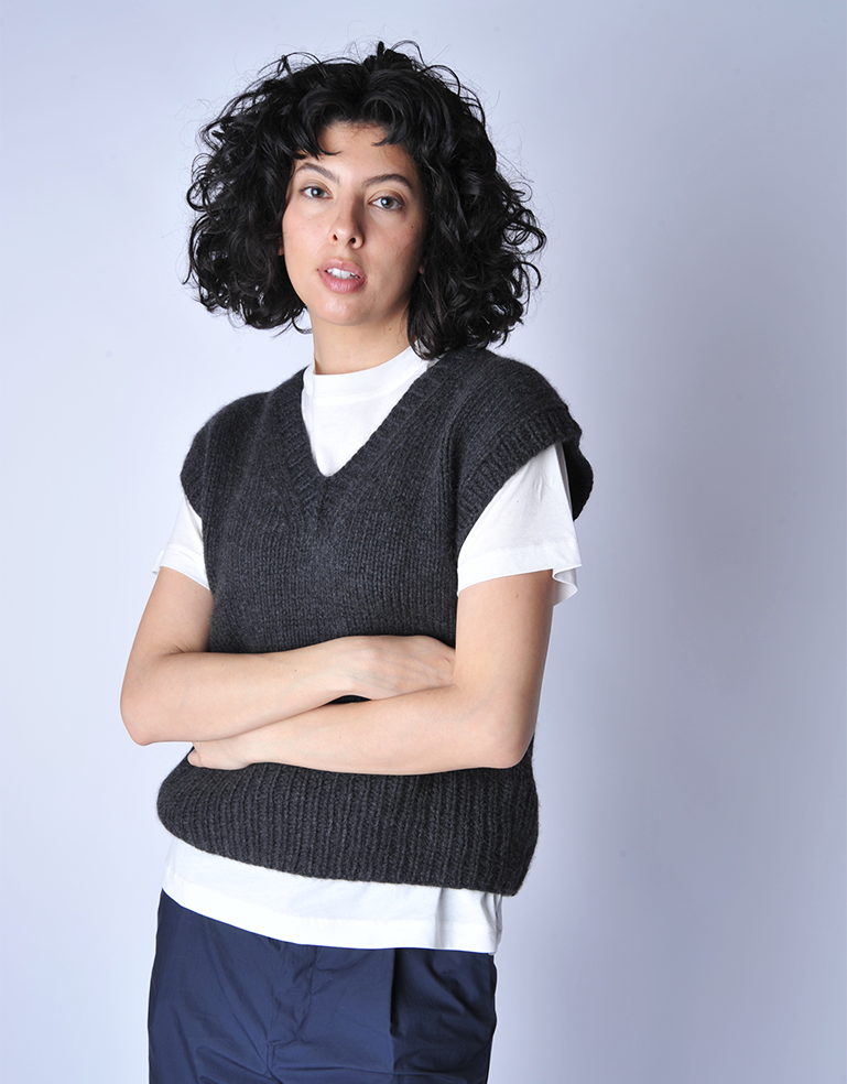 Anthracite George V Neck Cashmere Vest - Roztayger