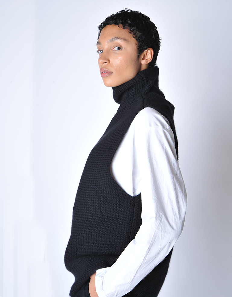 
                  
                    Black Toa Chunky Sleeveless Top - Roztayger
                  
                