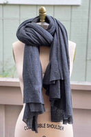 dark grey cashmere stole - Roztayger
