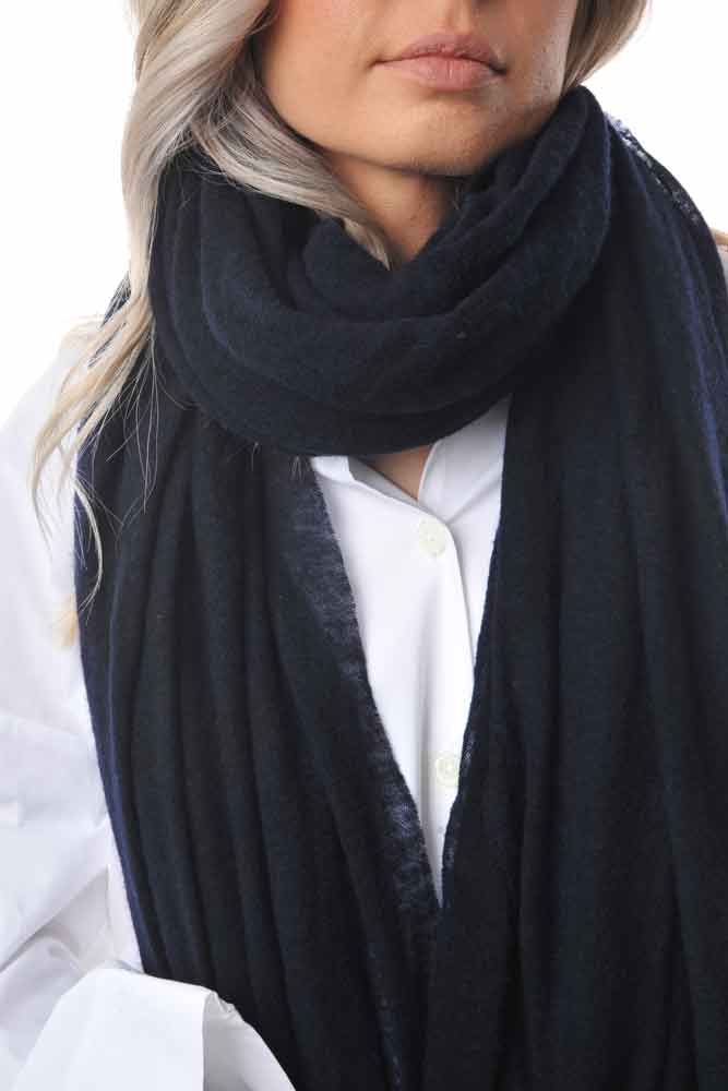 【お値下げ】Botto Giuseppe Cashmere Stole Botto Giuseppe | Dark Navy Classic Knit Cashmere Stole – Roztayger